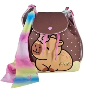 M5114 MOCHILA CAPIVARA FLOR FUNDO MARROM POA