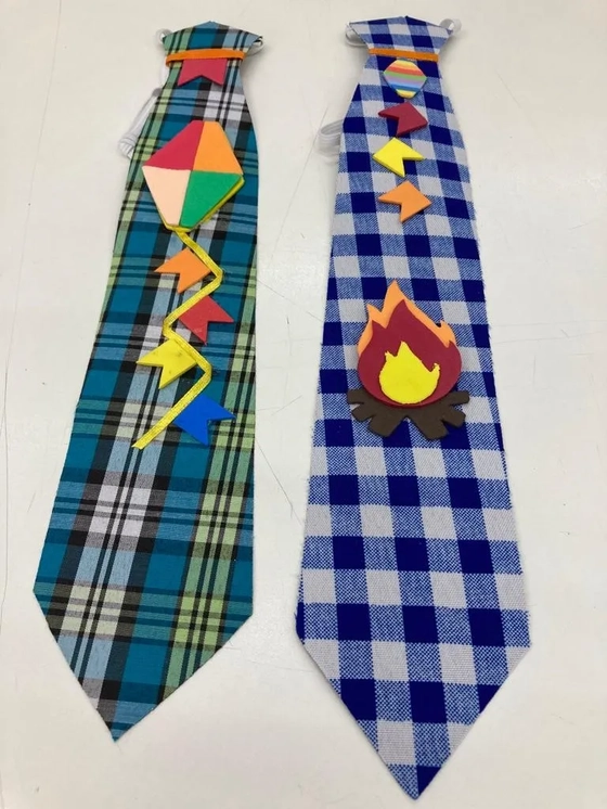 2117 GRAVATA JUNINA C/APLIQUE SORTIDAS