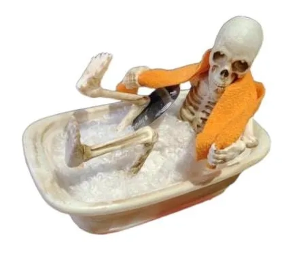 909411 BONECO ESQUELETO NA BANHEIRA C/ MOVIMENTO E SOM 27X20